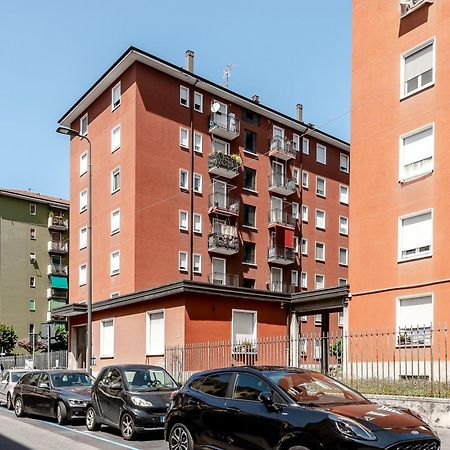 Stayeasy Piane56 Panoramic Apt Next To M5 Metro Milan Exterior photo