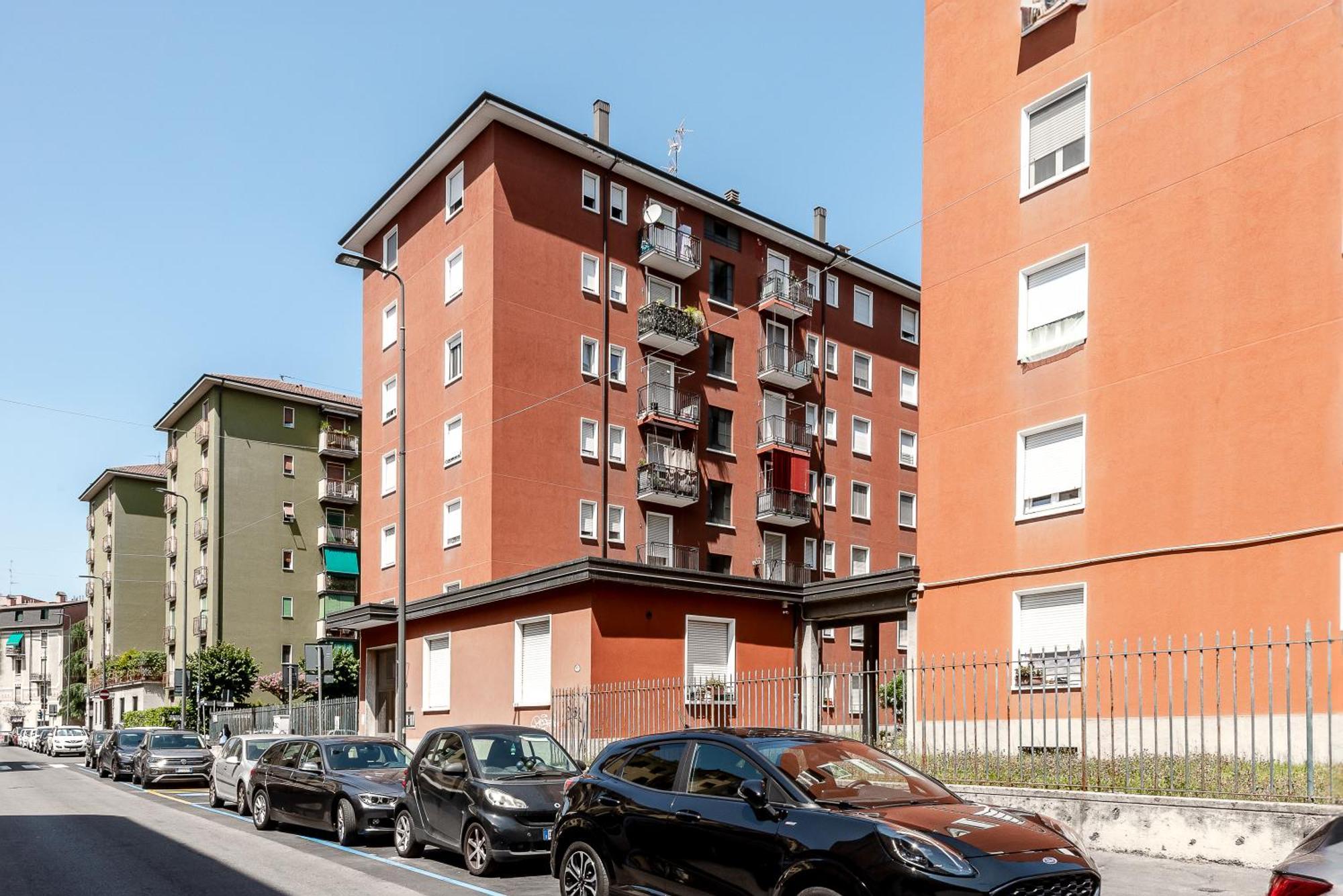 Stayeasy Piane56 Panoramic Apt Next To M5 Metro Milan Exterior photo